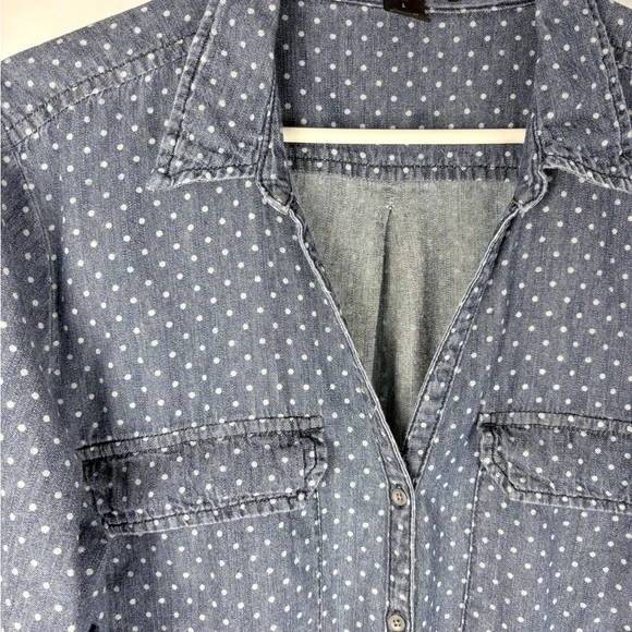 Nine West Chambray Polka Dot Button Down Shirt Women's size Large - Picture 4 of 6